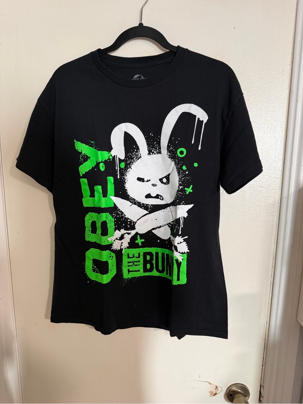 Universal Studios Hollywood Obey The Bunny Graphic T-Shirt Black Size L